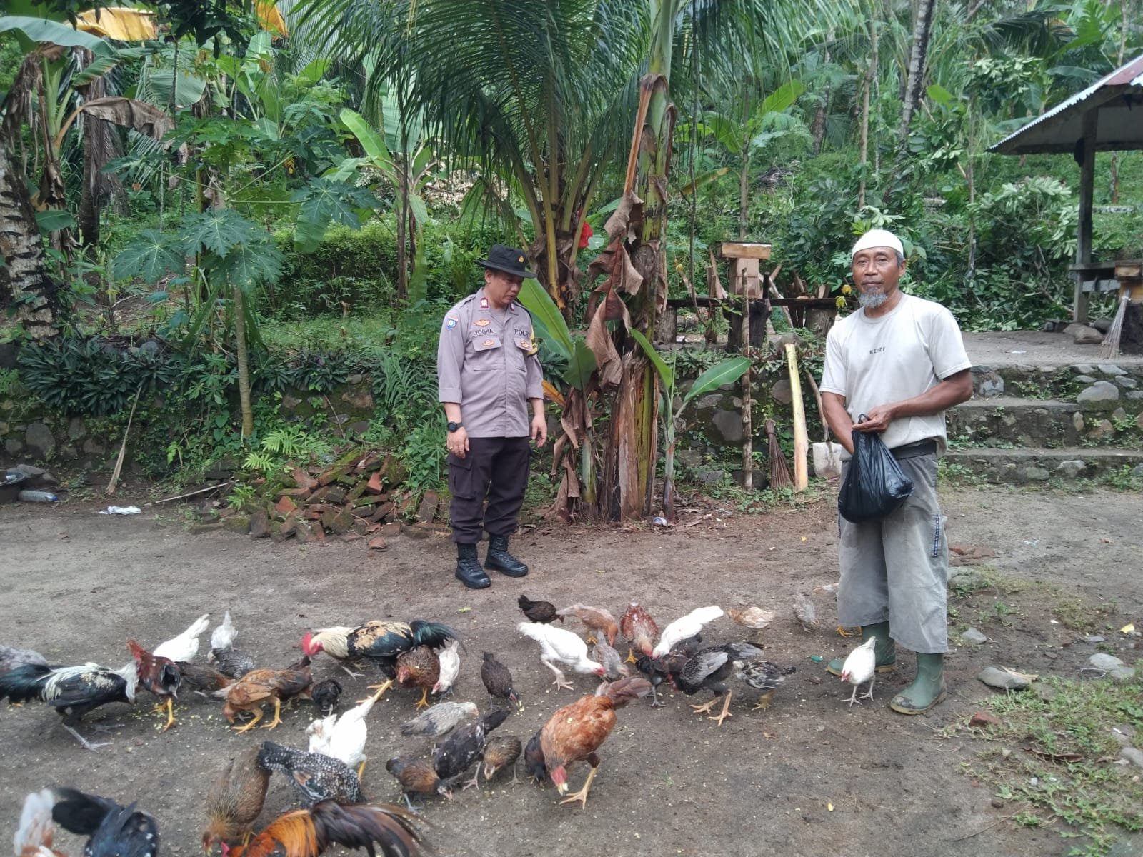 Bhabinkamtibmas Batulayar Sosialisasikan Pemanfaatan Pekarangan