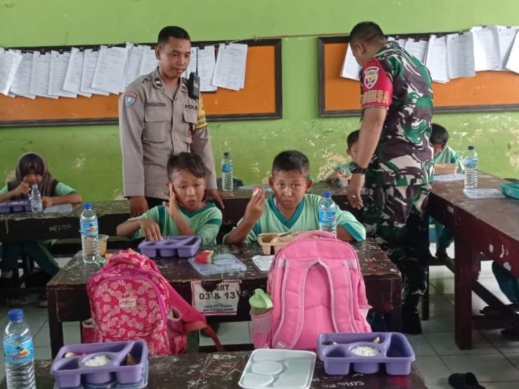 Polsek Gerung Kawal Ketat Program Makan Bergizi Gratis, Ribuan Siswa Terima Manfaat