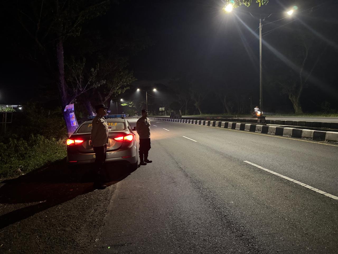Polsek Kediri Intensifkan Patroli Malam ‘Blue Light’ Jalur Berpotensi Rawan di Lombok Barat