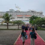 Ratusan Wisatawan Mancanegara Jelajahi Lombok, Kapal Pesiar MV Artania Sandar Mulus di Pelabu