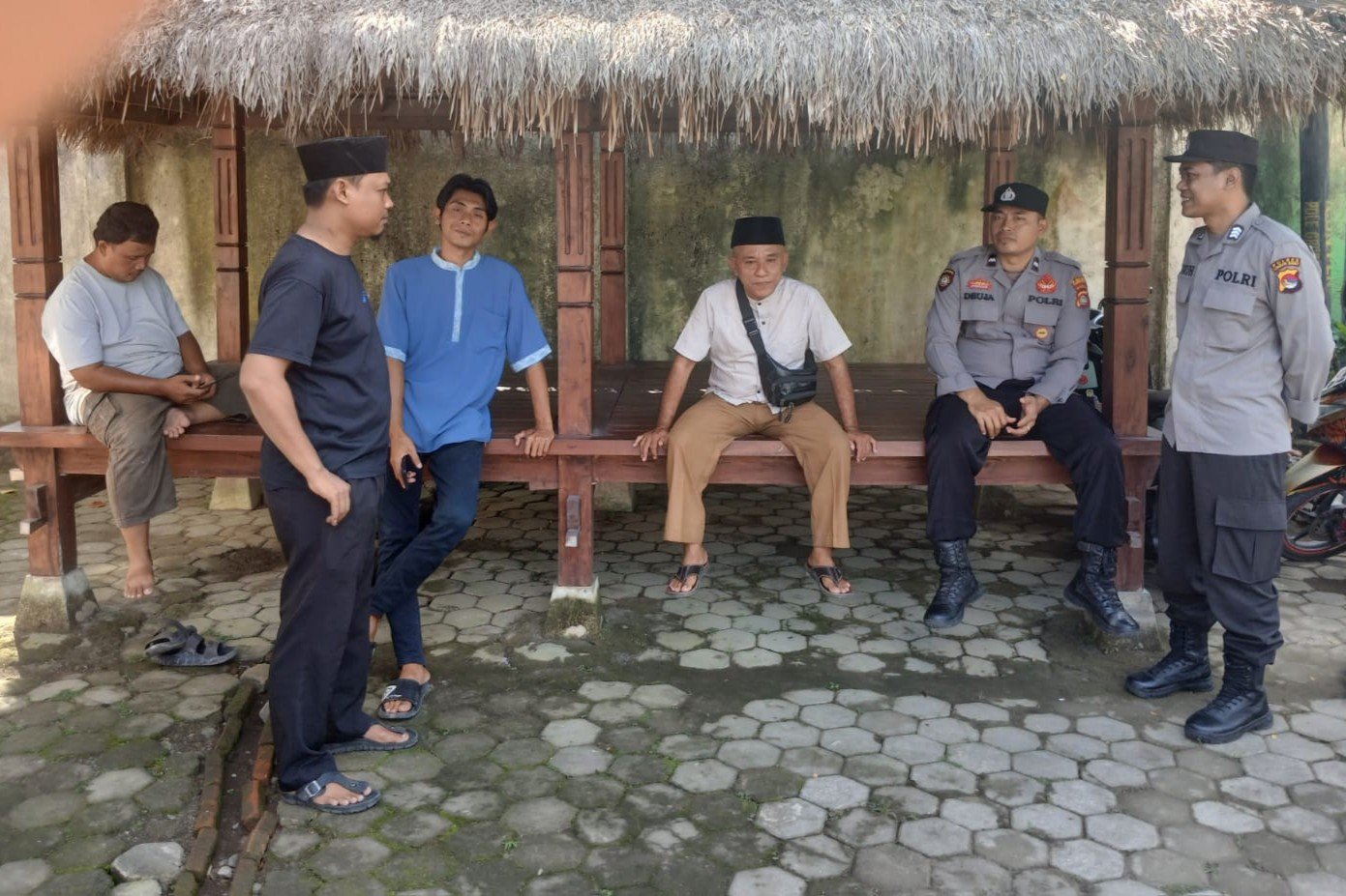 Antisipasi Gangguan Kamtibmas, Polsek Kediri Gencarkan Patroli Humanis