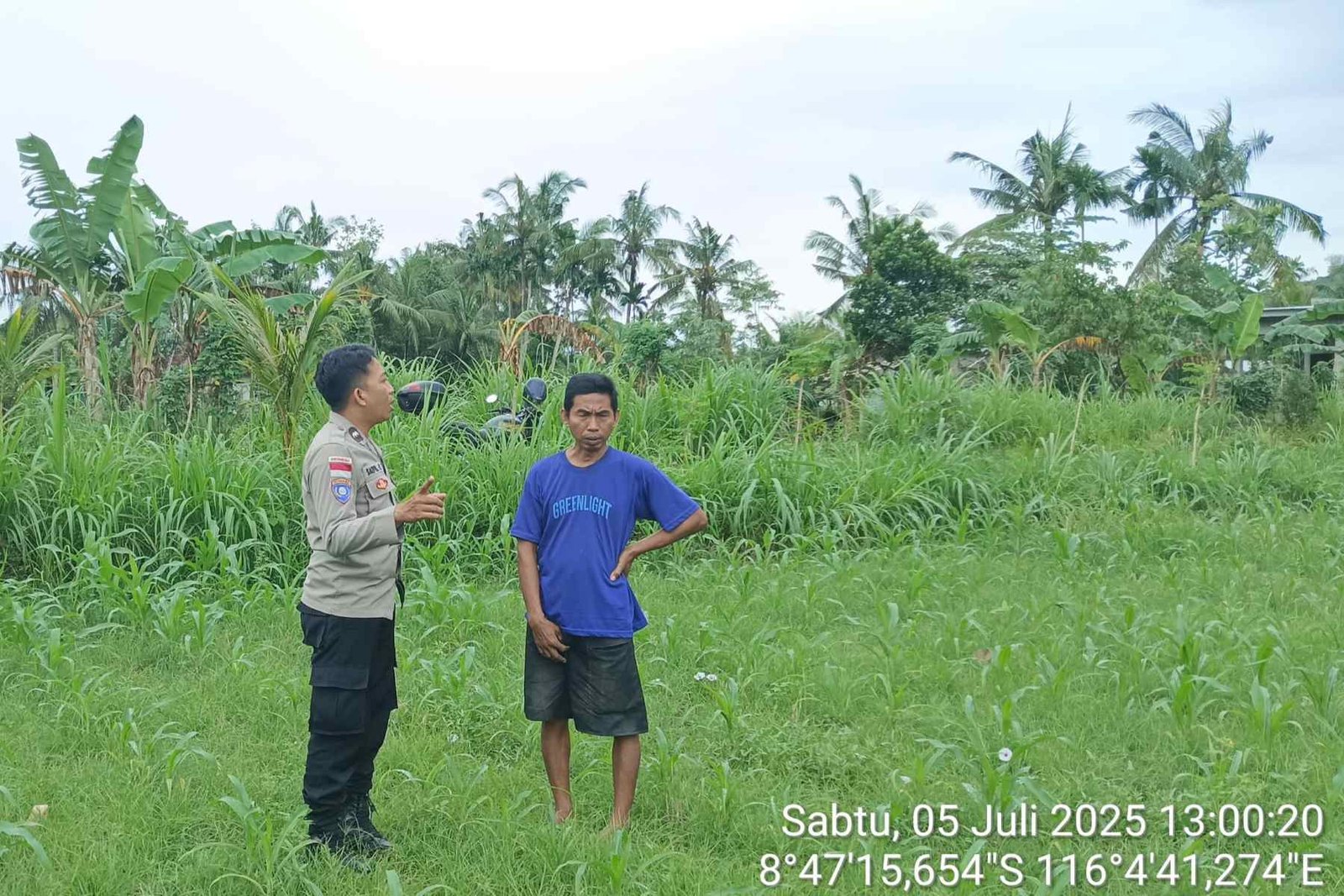 Bhabinkamtibmas Cendi Manik Dorong Ketahanan Pangan Lewat Kunjungan ke Petani