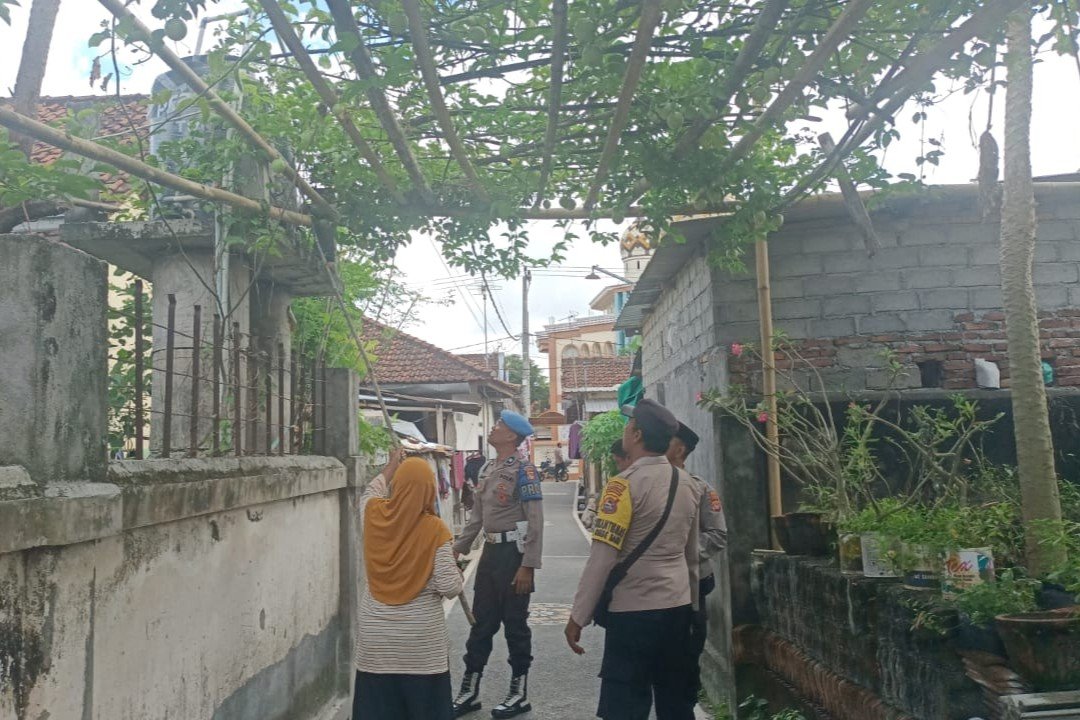 Bhabinkamtibmas Desa Ombe Baru Ajak Warga Wujudkan Kemandirian Pangan dari Pekarangan