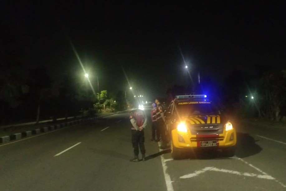 Tingkatkan Keamanan, Polres Lombok Barat Intensifkan Patroli Blue Light di Jalur Bypass BIL II