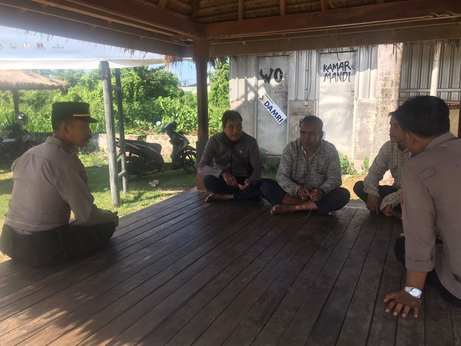 Kamtibmas Kondusif, Sat Binmas Polres Lombok Barat Dekati Pemuda Pasar Kuripan