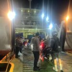 KMP Muryati Berlayar Aman, Polsek Lembar Kawal Ketat Proses Pemuatan Kendaraan dan Penumpang