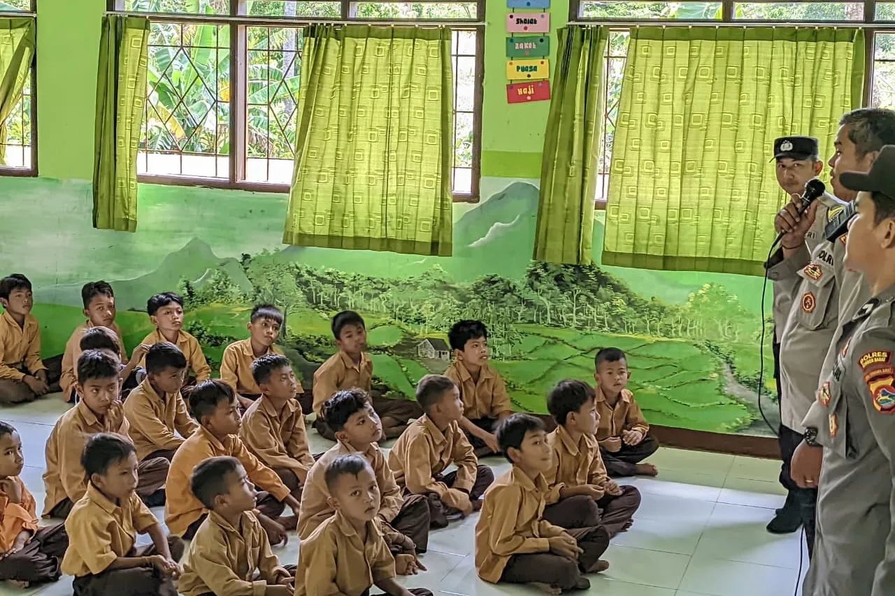Sentuhan Polri di Sekolah, Bentuk Generasi Anti-Bullying di Sekotong