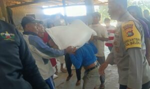 Dukung Ketahanan Pangan, Polsek Gerung Awasi Penyaluran 4,5 Ton Jagung